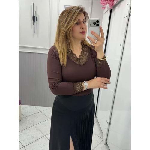 Dantel detay V Yaka Tşört - Zümra Butik - KAHVERENGİ - XXL